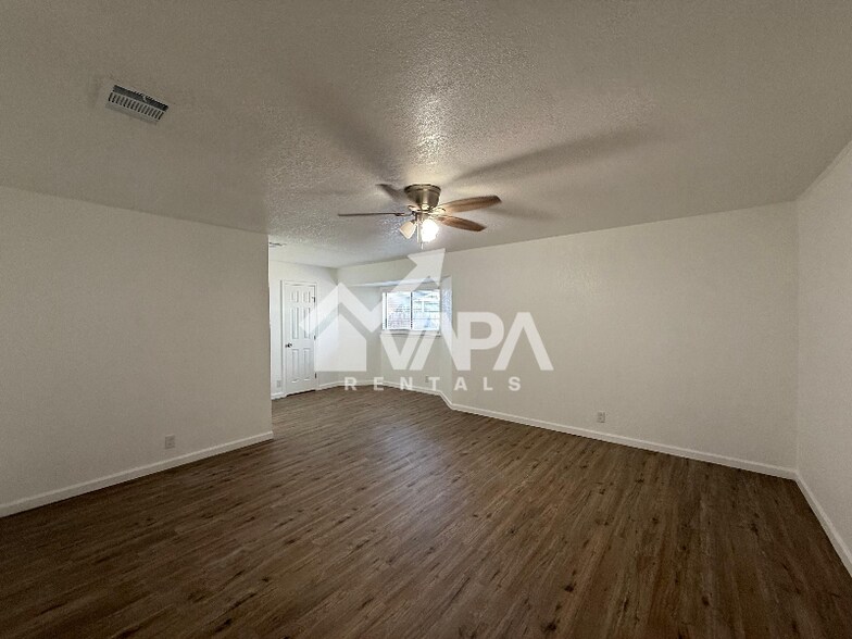 Building Photo - 1211 Tinson