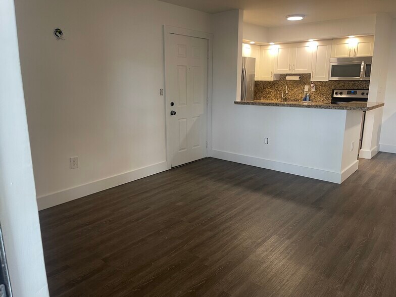 Building Photo - 19055 NW 62nd Ave