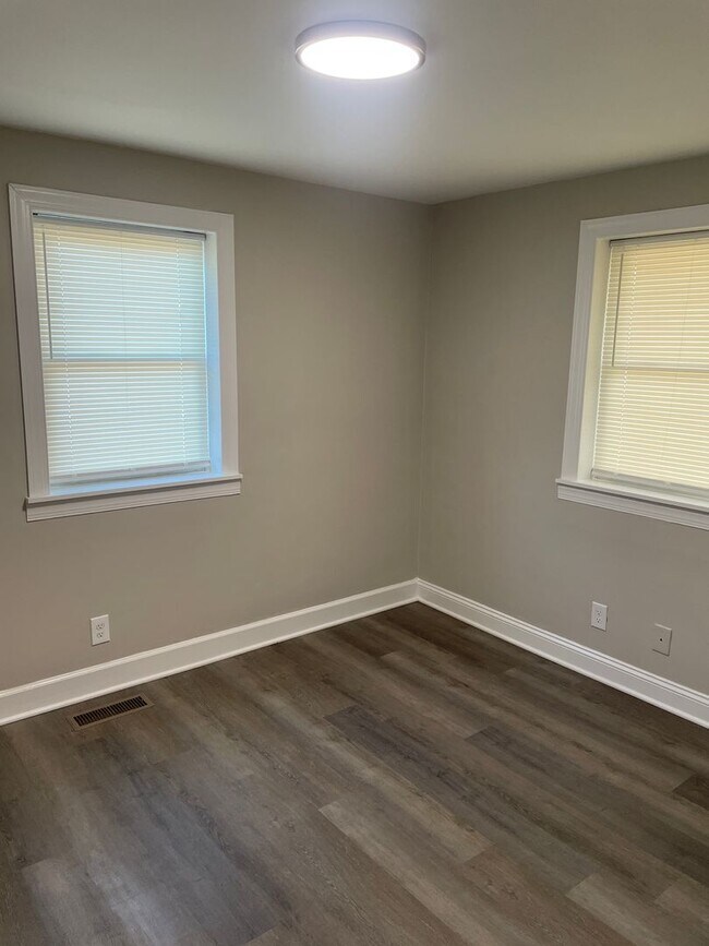 Building Photo - 203 Beechwood Cir