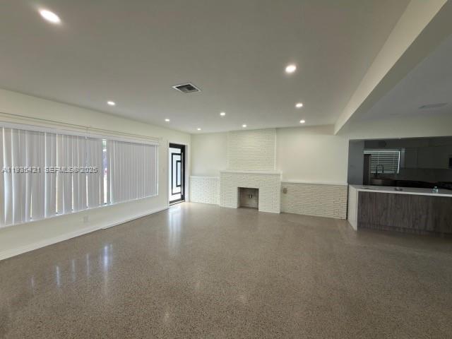 Building Photo - 860 W Dayton Cir