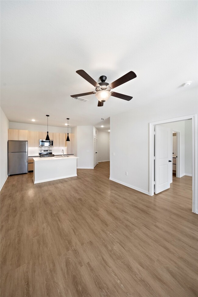 Building Photo - 17000 Bissonnet St