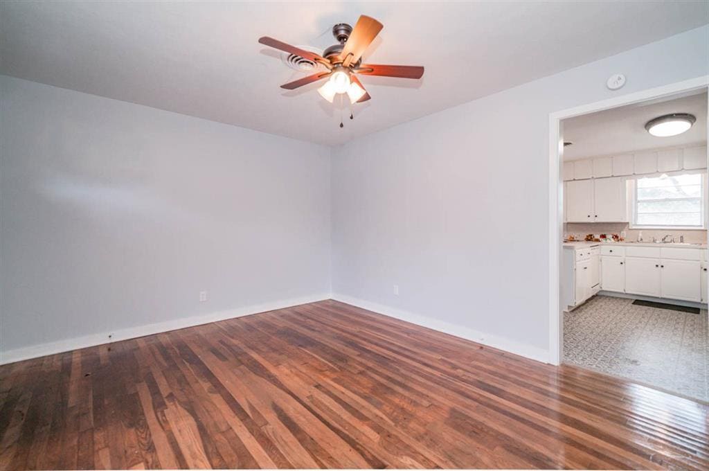 Living Room - 812 Glencrest Ln