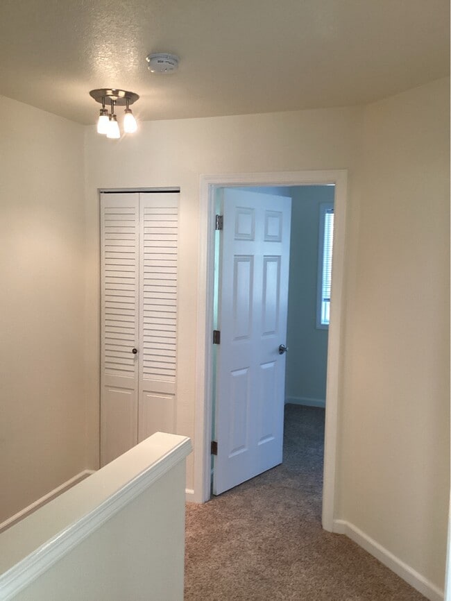 Building Photo - 66 NW 33rd Pl