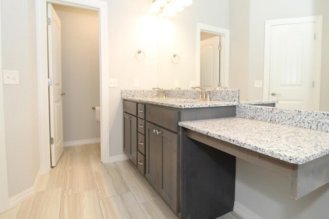 Building Photo - 4418 W Divide Dr
