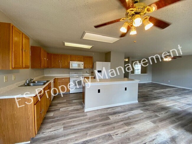 Building Photo - COMING SOON!! Gorgeous 3 Bedroom 2.5 Bath Home in Avon is Near Everything