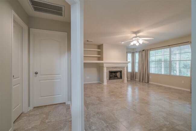 Building Photo - 147 Shelter Rock Ct