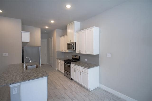 Building Photo - 6267 Blythe Dr