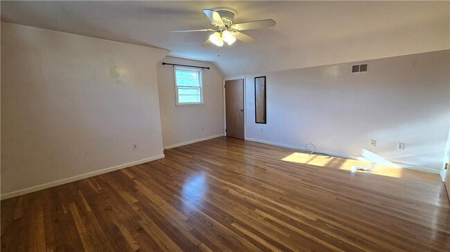 Building Photo - 7 Eliza St