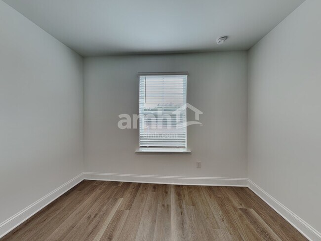 Building Photo - 6034 Rosemore Ln