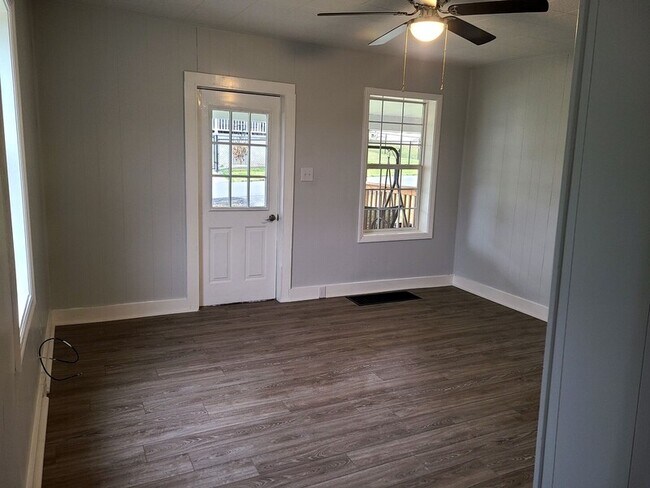 Building Photo - 411 1st St