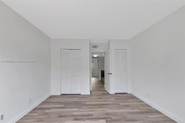 Building Photo - 6141 SW 42nd Ct
