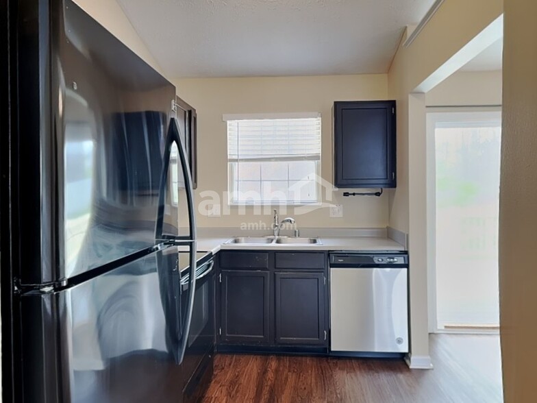 Building Photo - 556 Grouse Ct
