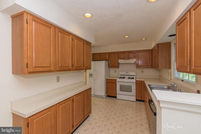 Building Photo - 14114 Silent Wood Way