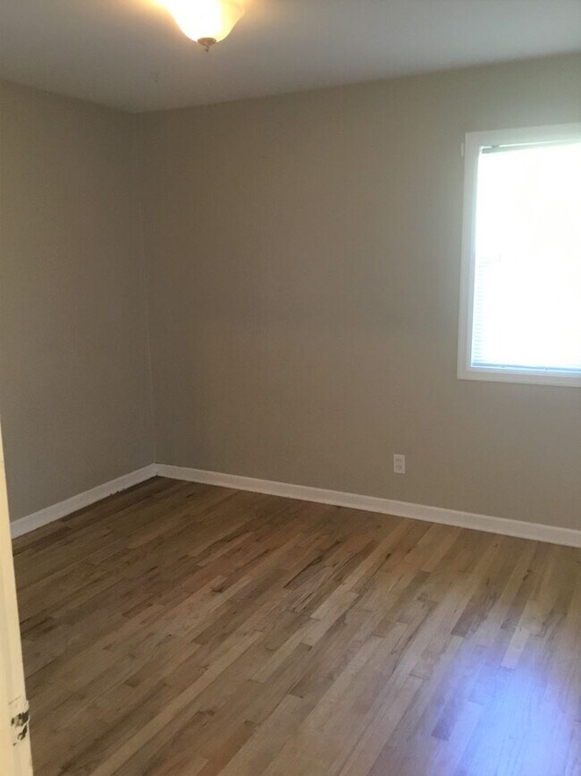 Building Photo - Move-In Ready Overlook