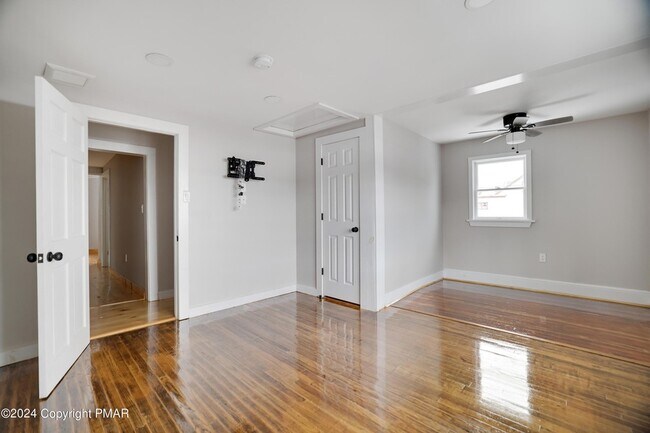 Building Photo - 314 Main St