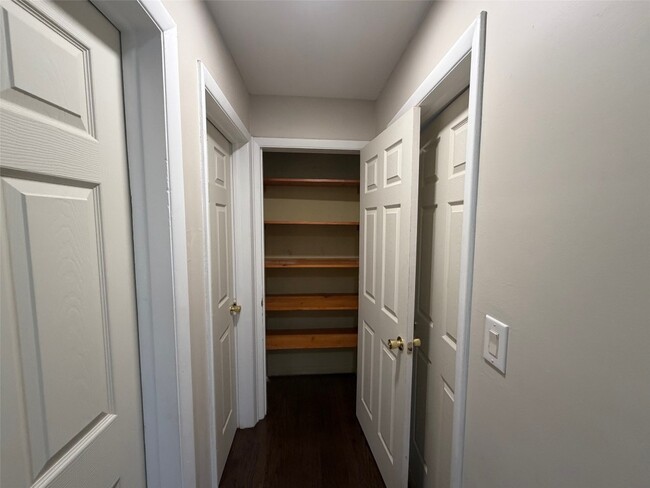 Building Photo - 17 Dover Dr