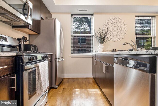 Building Photo - 417 18th St NE