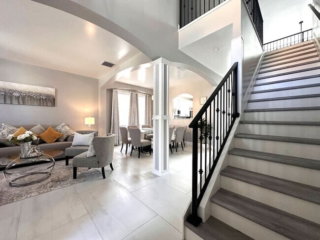 Building Photo - 421 Cabello Dr