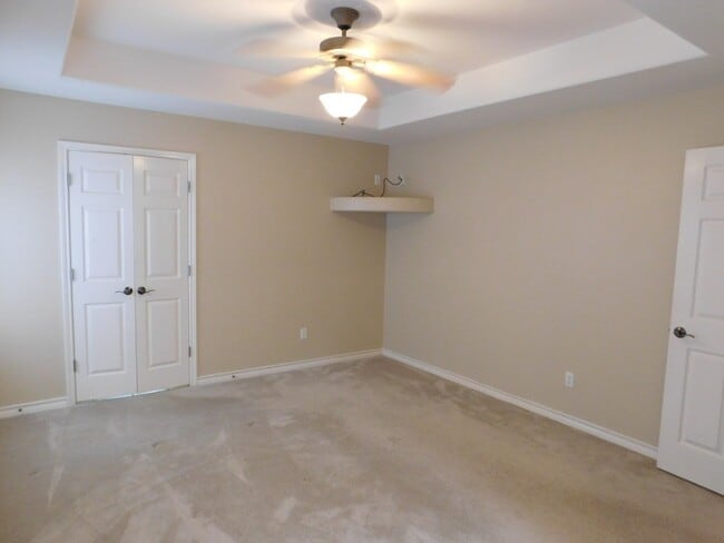 Building Photo - Spacous Southside Split Bedroom Home