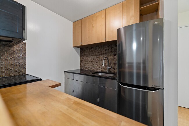 Building Photo - 7117 Park Ave