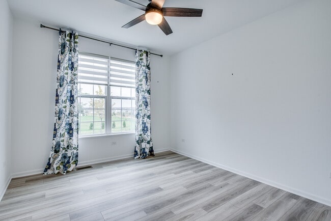 Building Photo - 205 Tinana St