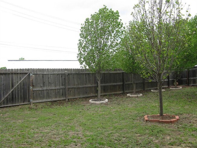 Building Photo - 806 Woodland Park Dr