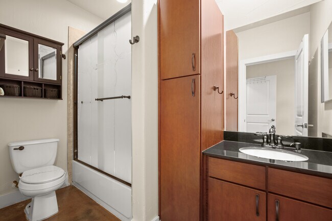 Building Photo - 1807 Poquito St