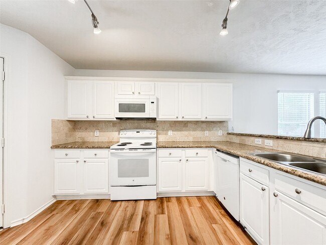 Building Photo - 11 Orion Star Ct