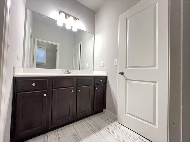 Building Photo - 4675 Silver Oak Dr SW