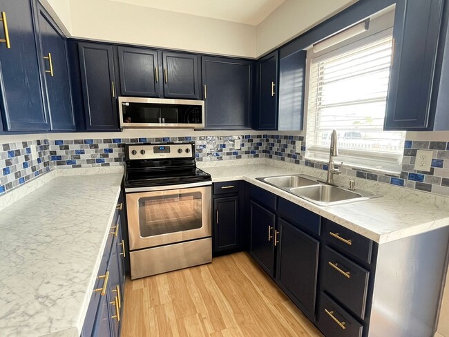 Building Photo - 116 Clifford Ave