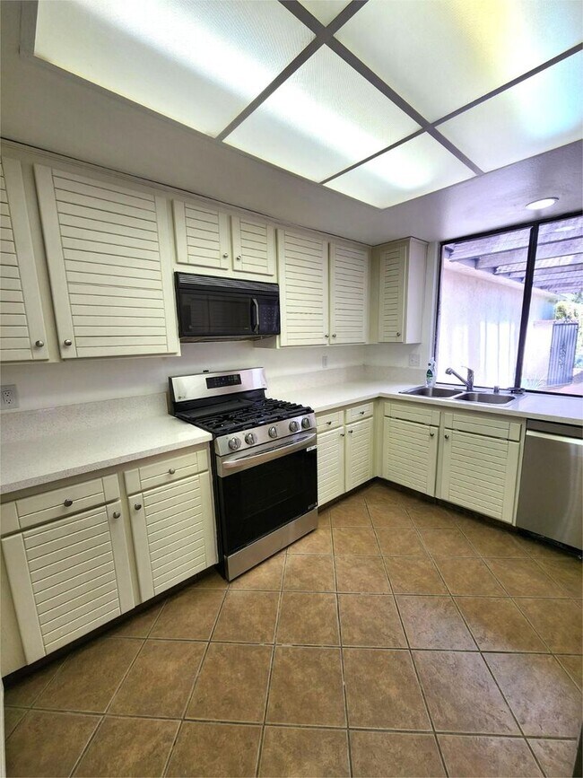 Building Photo - Updated 3 Beds, 2 Baths, 1,720 Sq Ft Home ...