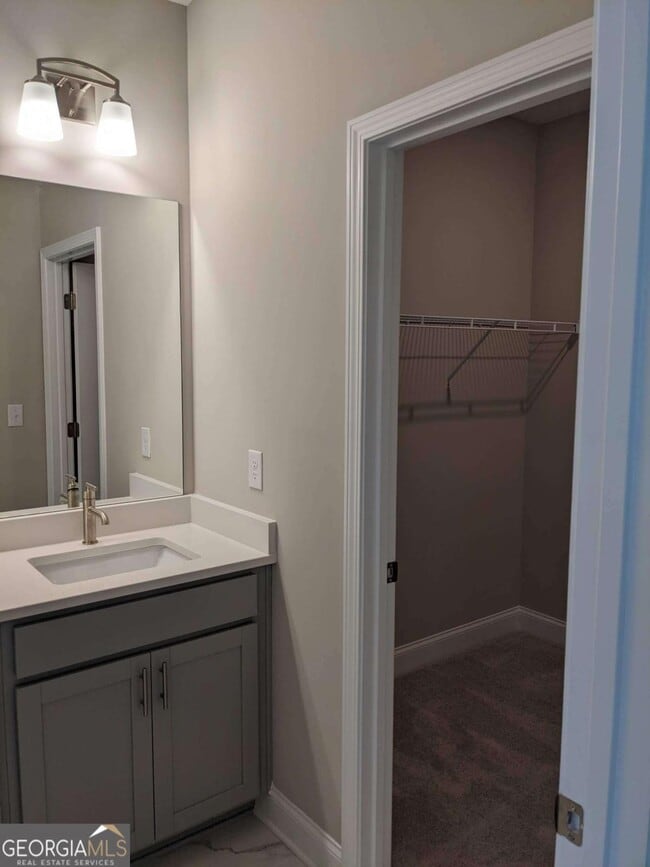 Building Photo - 225 Spike Trl SE