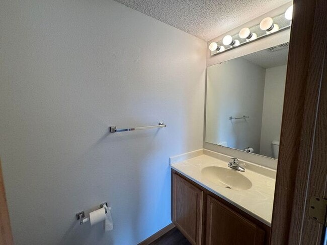 Building Photo - $1,550 | 2 Bedroom, 2.5 Bathroom Multi Floor Town Home | Pet Friendly* | Available for Immediate ...