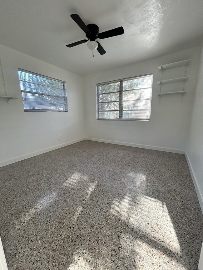 Building Photo - 14 Ronnie Cir