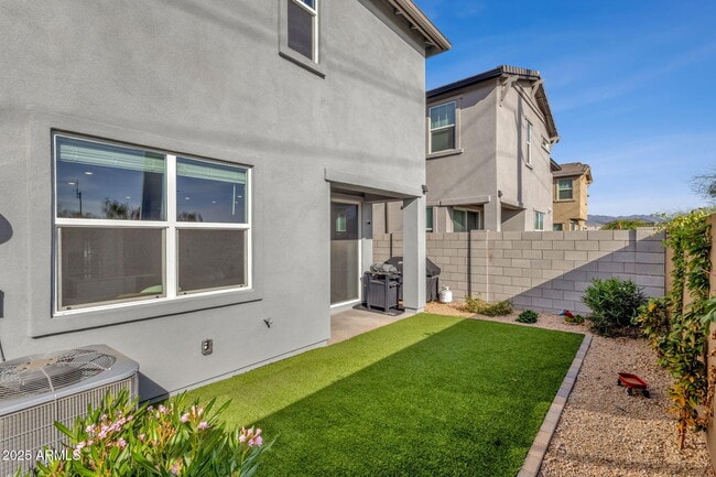 Building Photo - 5823 E Rose Garden Ln