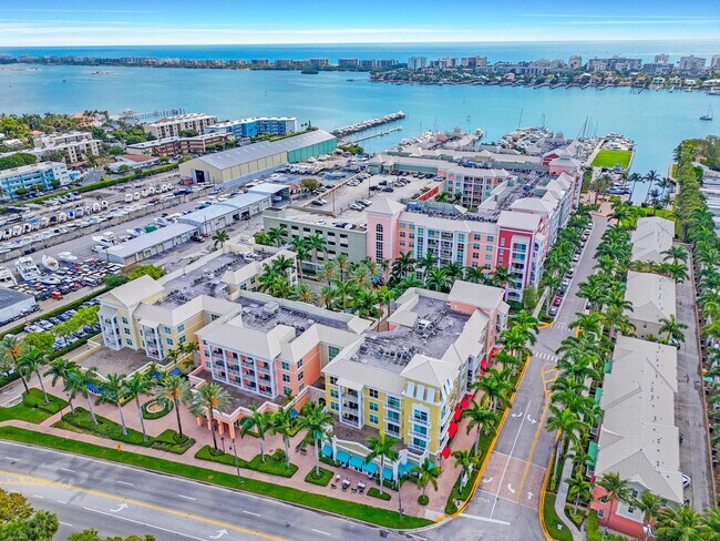 Building Photo - 802 W Windward Way