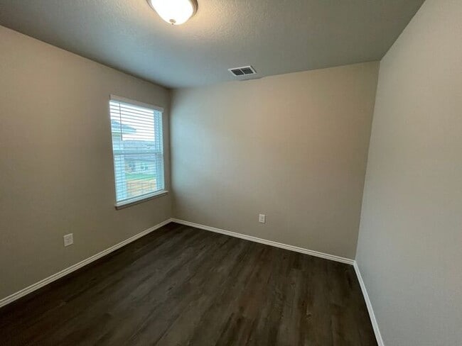 Building Photo - Step Right Up to Savings! | $250 OFF Your First Month’s Rent + Spacious 4-Bed, 2.5-Bath Home with...