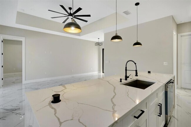 Building Photo - 212 Fairway Rd