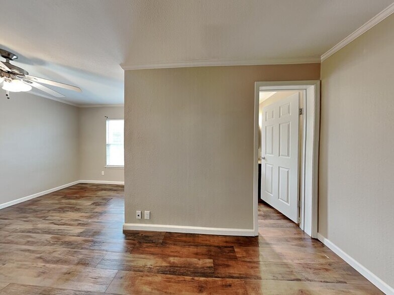 Building Photo - 1414 Record Crossing Rd