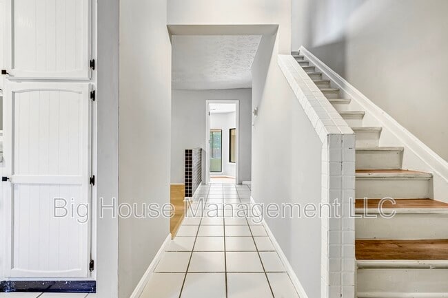 Building Photo - 9 Kings Wharf Pl