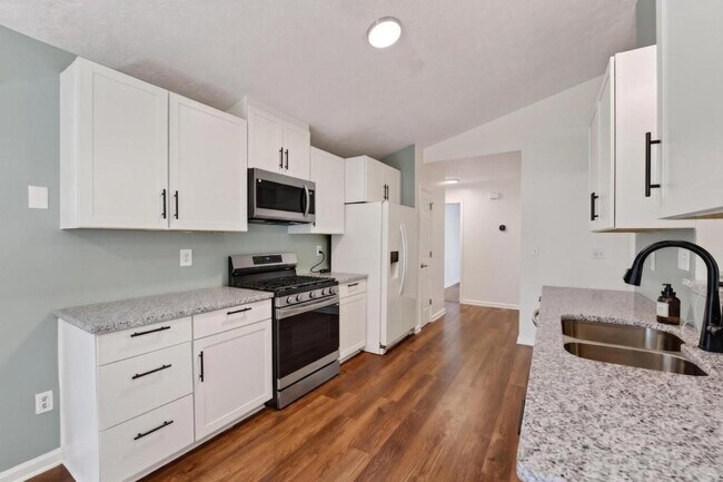 Building Photo - 2558 Candlewood Way
