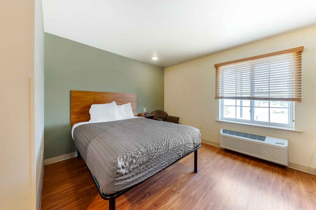 Building Photo - Furnished Studio-Oklahoma City - West