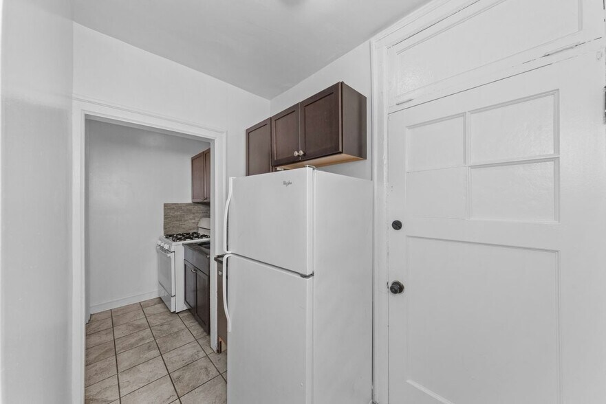 Building Photo - 1361 W Estes Ave