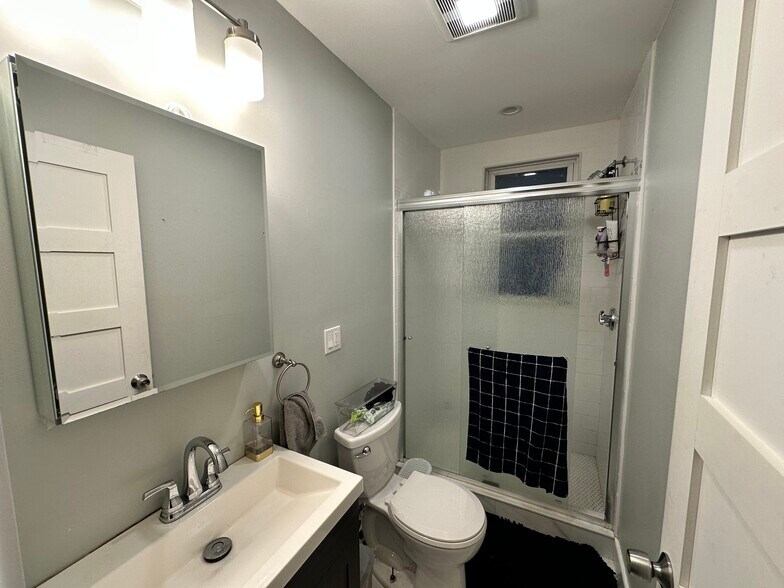 Building Photo - 172 Saint Alphonsus St