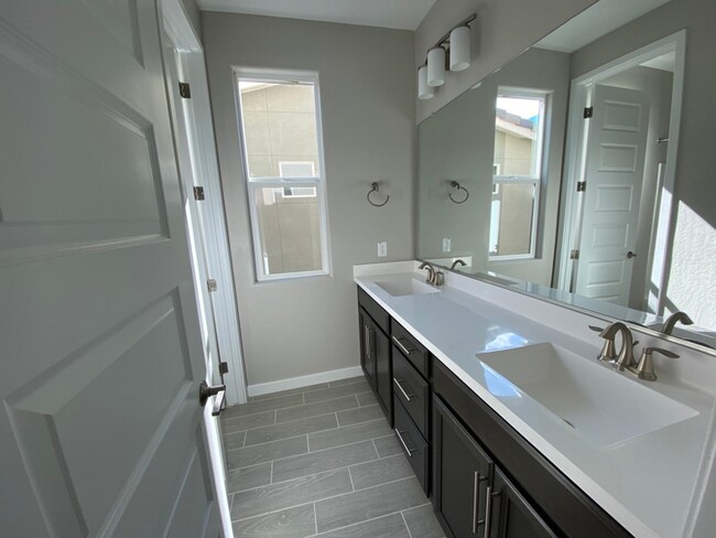 Building Photo - 1312 N Zane Dr