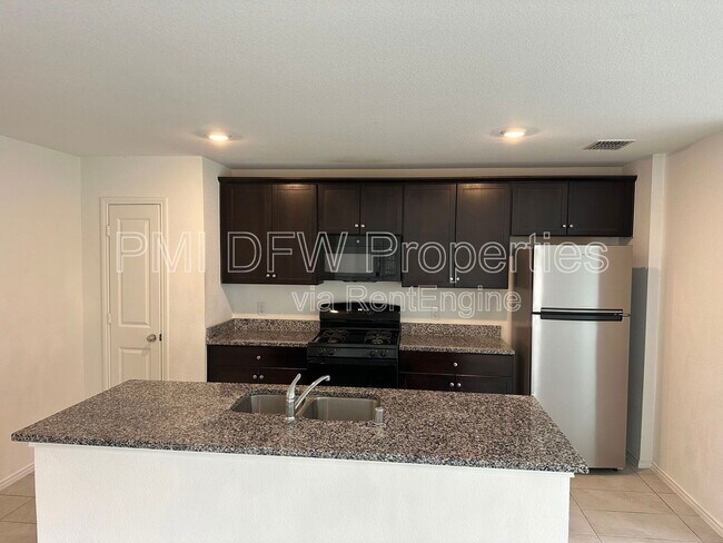 Building Photo - 1638 Woodbrook Dr