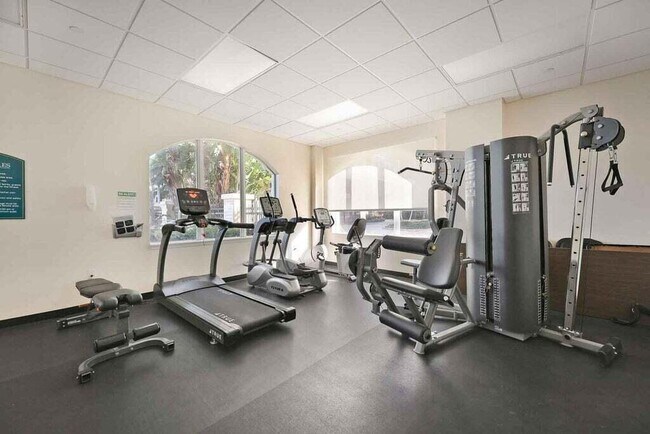 Building Photo - 3940 N Flagler Dr