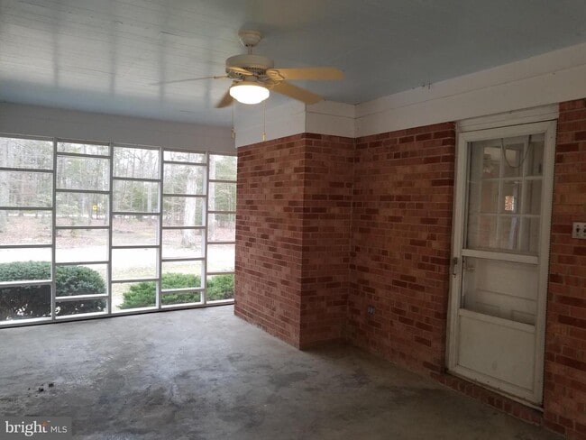 Building Photo - 8685 Ironsides Rd