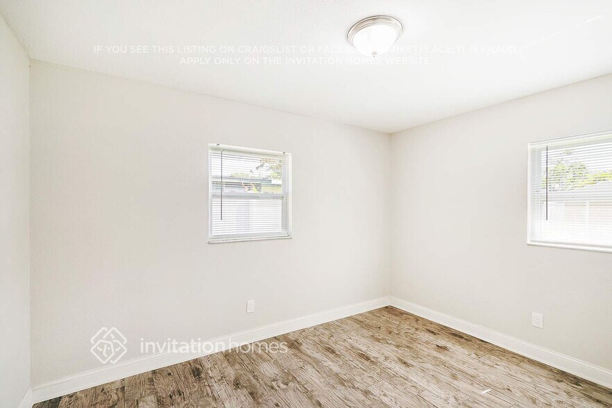 Building Photo - 909 Skyview Dr