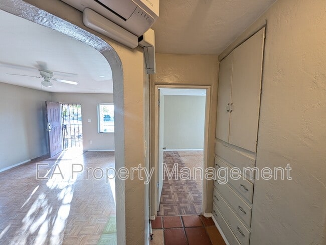 Building Photo - 542 Alvarado Dr SE